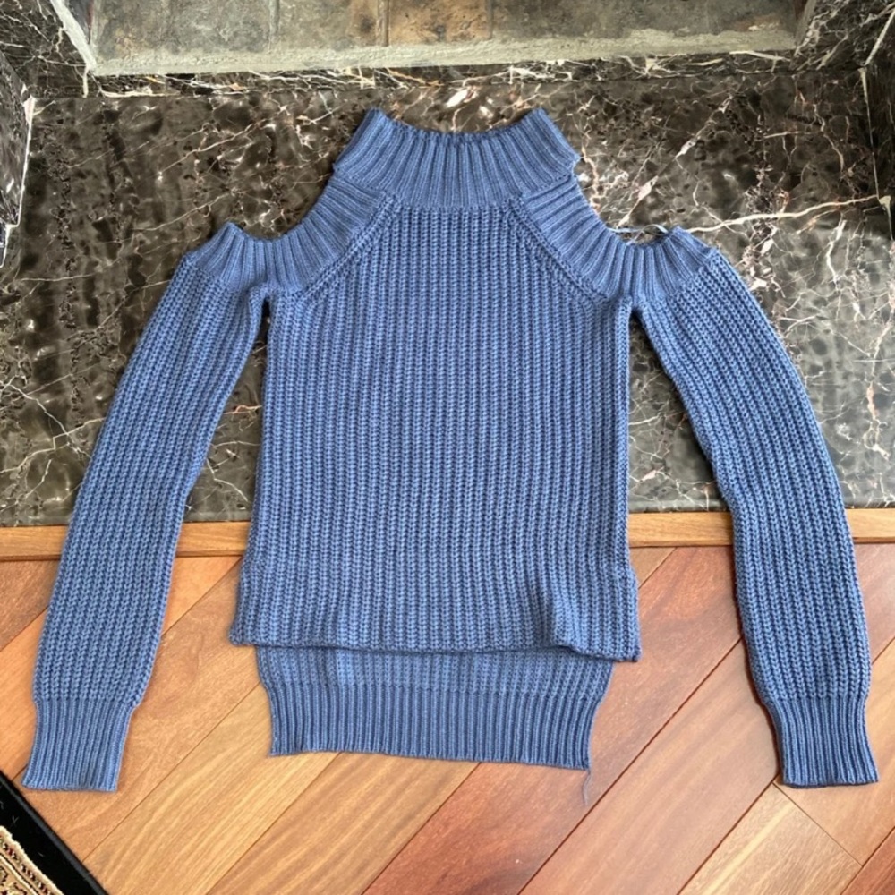 5/$25 Poof Sweater Cold Shoulder Size M
